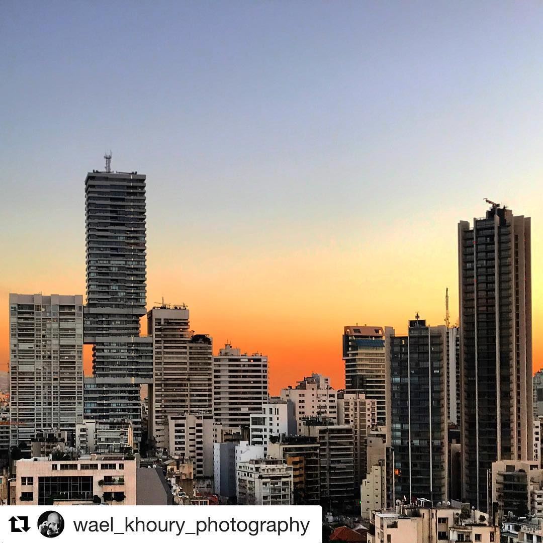 🇱🇧 Espetacular entardecer em Beirute!  Repost @wael_khoury_photography ... (Beirut, Lebanon)