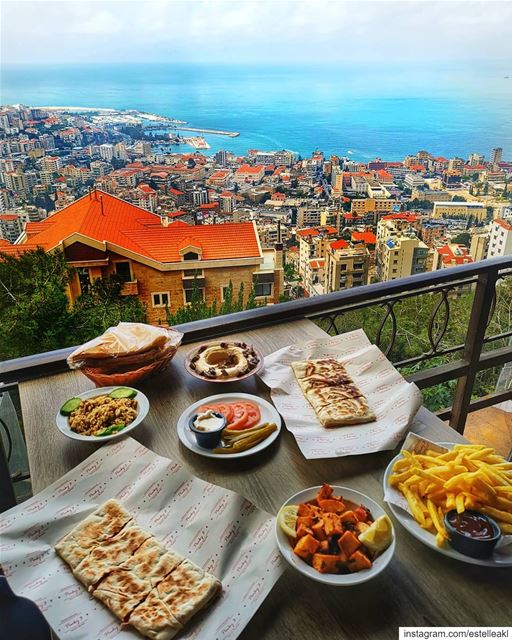 Essentials 😊🌞 (Harîssa, Mont-Liban, Lebanon)