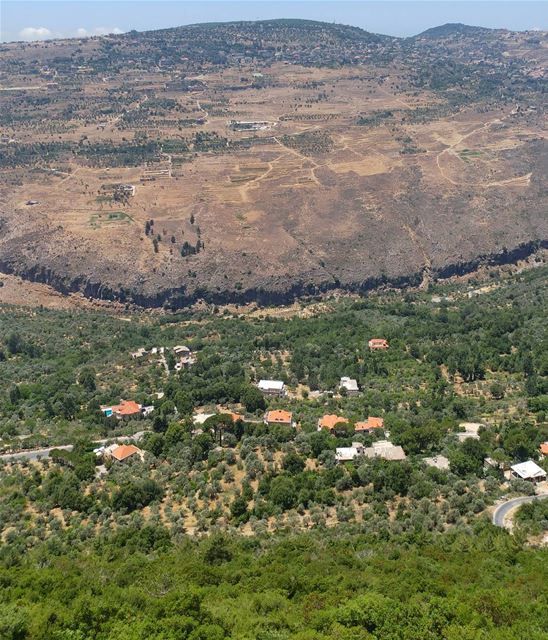 Even the mountains are smiling for the weekend 😄A breathtaking view from... (Baadarâne, Mont-Liban, Lebanon)