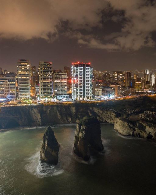 Evenings like this!By @rawadtaha  Rawché  Rawshe  Beyrouth  Beirut  Liban... (Raouche Rock , Beirut , Lebanon)