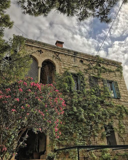 Favorite 📸 of this place so far• lebanonhouses  livelovelebanon ... (Zouk Mosbeh)