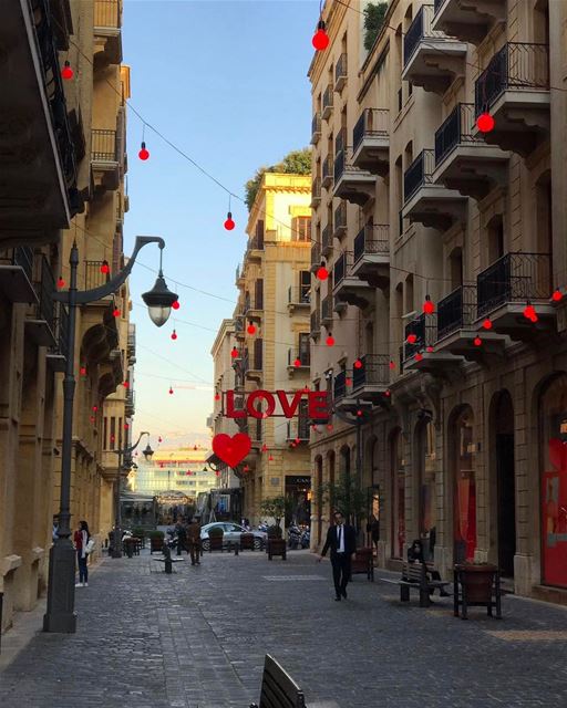 Feliz Dia de São Valentin em Beirute, fotografada por Giuliano Chaddoud @ch (Downtown Beirut)