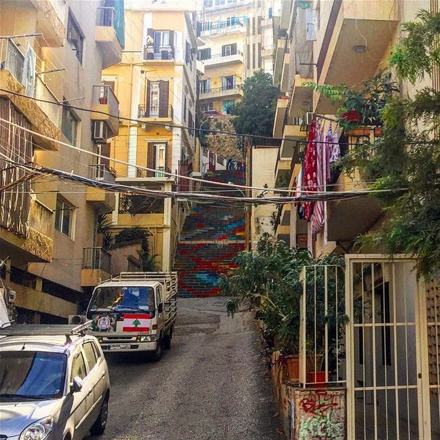 Fenêtres sur rue. Beautiful mar mkhayel... (Mar mikheal)