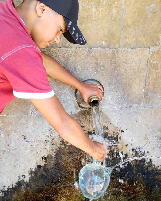 Filling-up at the spring. ماء من نبع الشالوطِ watersupply  water  spring ... (Dayr Al Qamar, Mont-Liban, Lebanon)