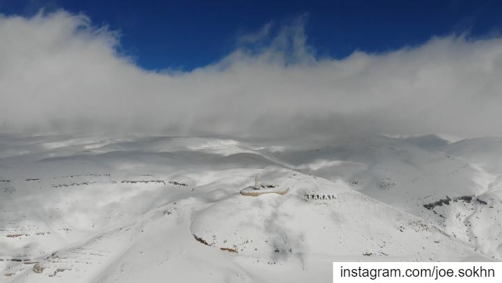 Fly with me between Heaven and Earth ❄🙏🇱🇧 🙏❄............