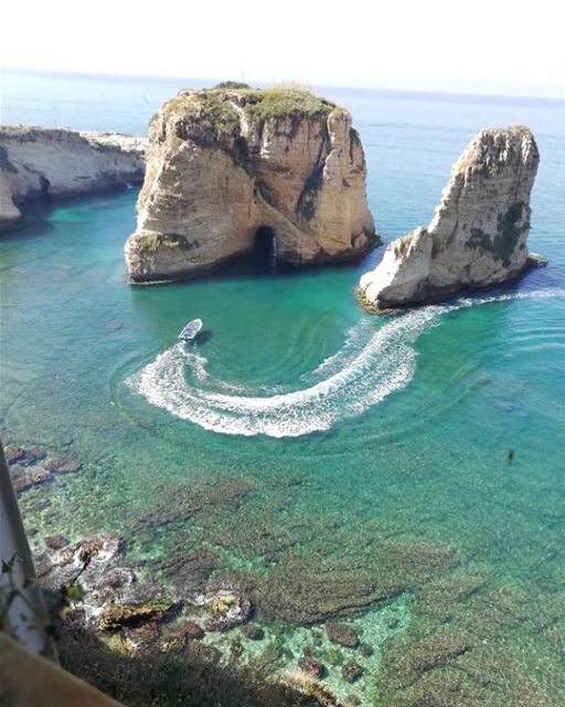 Good afternoon dear followers with this amazing view from Beirut 🇱🇧‭By @ (Raouche Rock , Beirut , Lebanon)