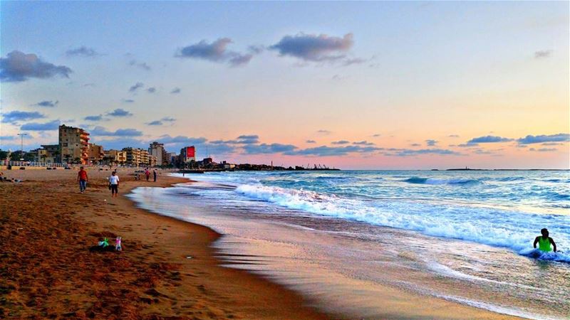 Good evening dear followers with this amazing view Photo taken by @places. (Saida Beach)