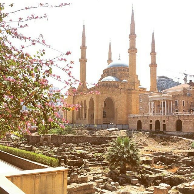 Good morning from Beirut! I might still be in a jet-lagged fog but loving the sights and warmth. travel Beirut exploring mosque Lebanon BeirutCity BeirutDowntown (Mohammad Al Amin Mosque)