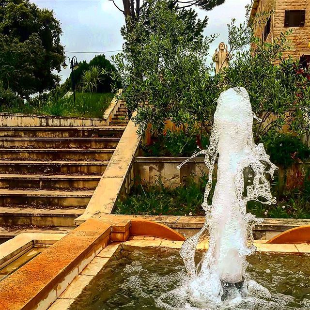 " Good Morning Igers..." whatsuplebanon wearelebanon livelovelebanon... (Deir Kfifan)