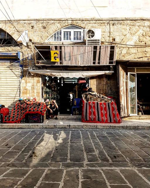 Hangman🔎: _ E _ _ _... livelovebyblos streetphotography... (Jbeil-Byblos)