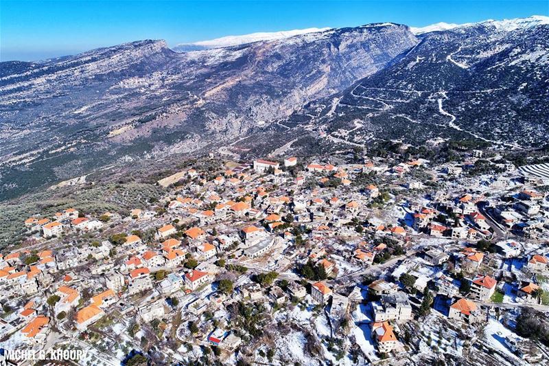 Happy weekend igers 😎 AboveLebanon  Lebanon  LiveLoveBeirut  flybeirut ... (Douma, Liban-Nord, Lebanon)