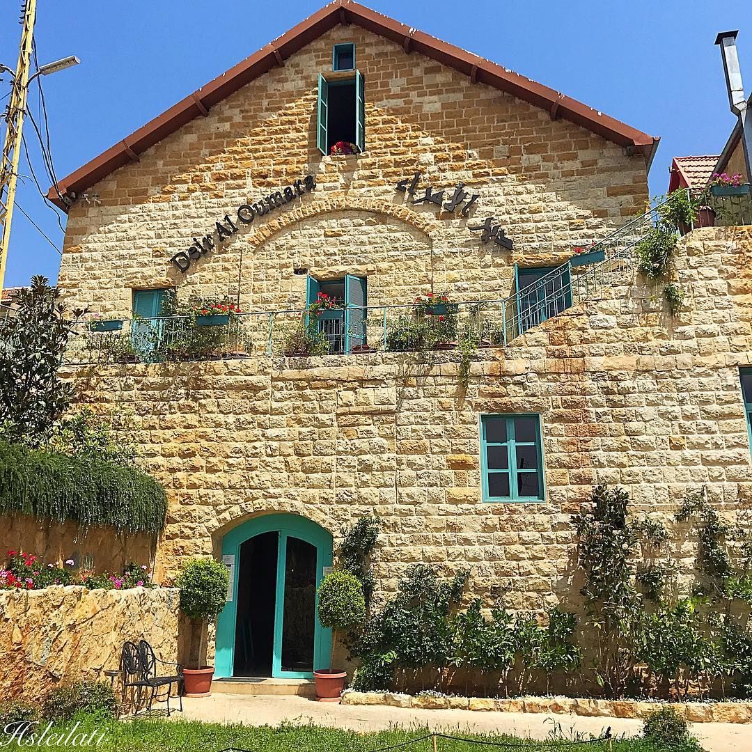 Happy weekend ❤️ whatsuplebanon  insta_lebanon  lebanonbyalocal ... (Dayr Al Qamar, Mont-Liban, Lebanon)