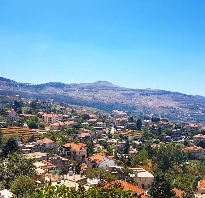 Hello monday🇱🇧❤❤ view  houses  mountains  village  sky  discoverlebanon... (Falougha, Mont-Liban, Lebanon)