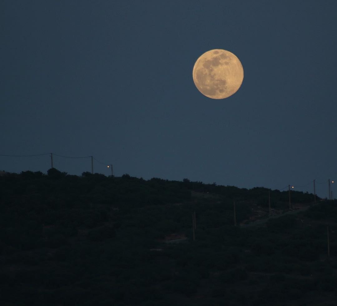 Hello moon 🌕🌝.... moon fullmoon photography photographer... (Al Maydani)