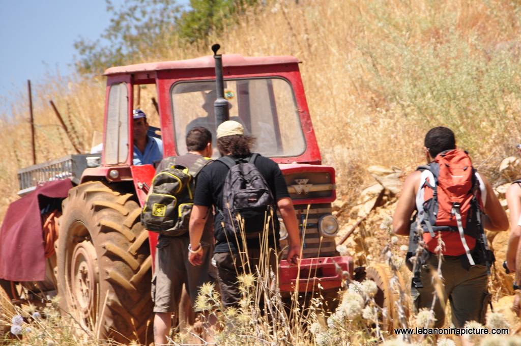 Hiking in Akoura with Promax