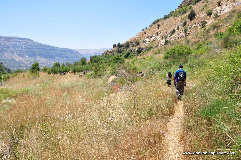 Hiking in Akoura with Promax