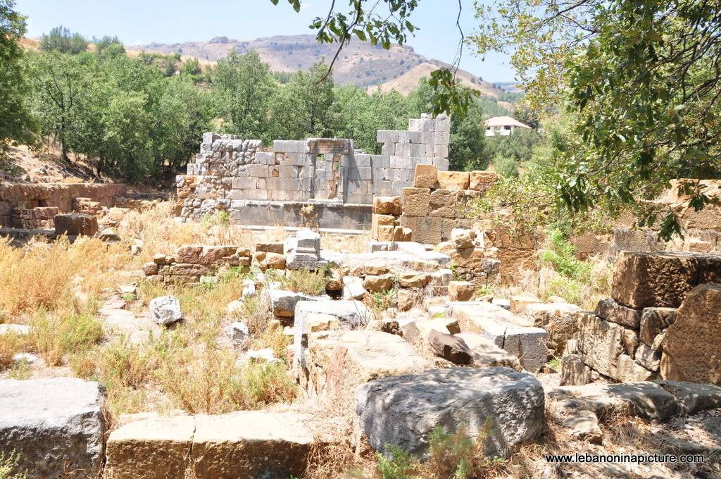 Hiking in Akoura with Promax