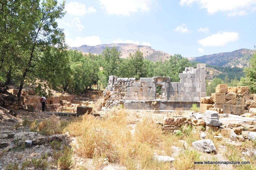 Hiking in Akoura with Promax