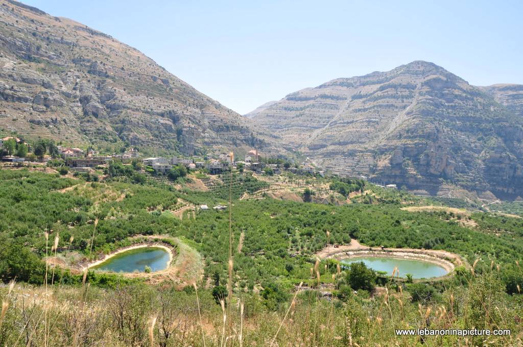 Hiking in Akoura with Promax