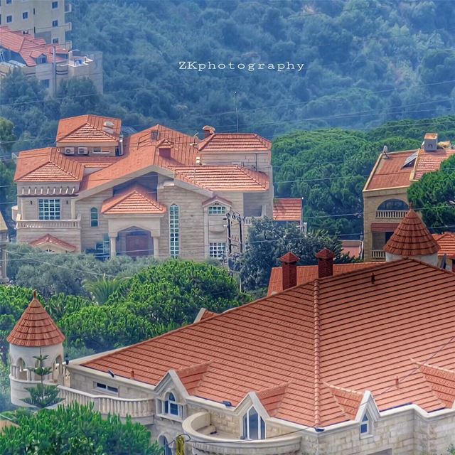 Houses of Chemlan 🇱🇧 • insta_lebanon  ig_lebanon  lebanon_pictures ... (Chemlane, Mont-Liban, Lebanon)