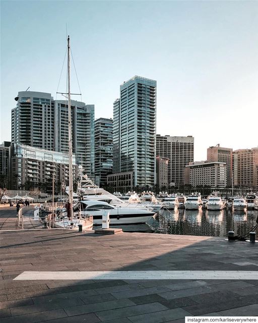 How about an afternoon walk here? 👆🏻 urbex city Beirut... (Beirut, Lebanon)