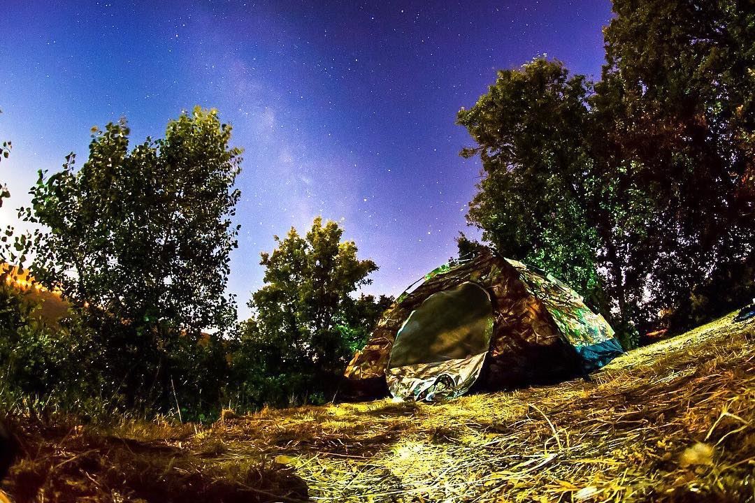 How I really love to spend the night ⭐️  stars  skies  milkyway  camping ... (Kfardebian)