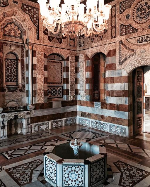 I am gonna swing from the chandelier🎵✨  Beirut architecture details... (Palacio de Beiteddine)