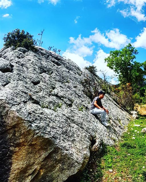 I find my happiness there where the sun shines 💙🙏💚🙏❤ discover... (Arsoûn, Mont-Liban, Lebanon)