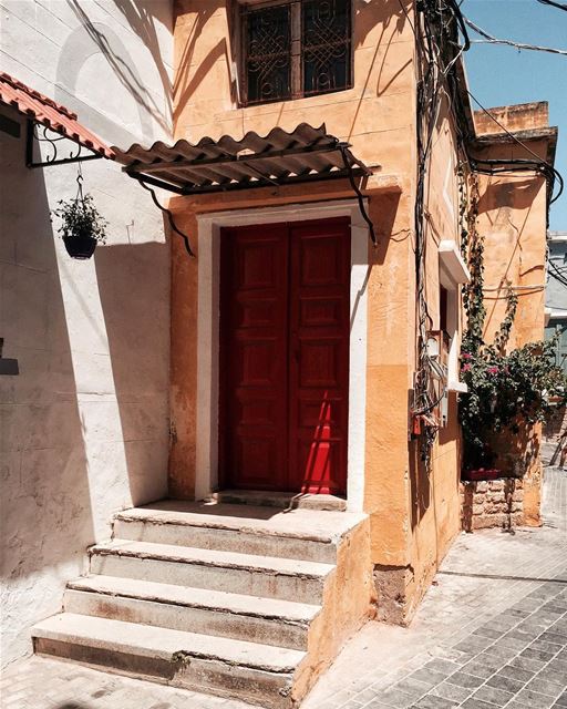 I have this thing for doors 😍 Beirut architecture shotoniphone... (Tyre, Lebanon)