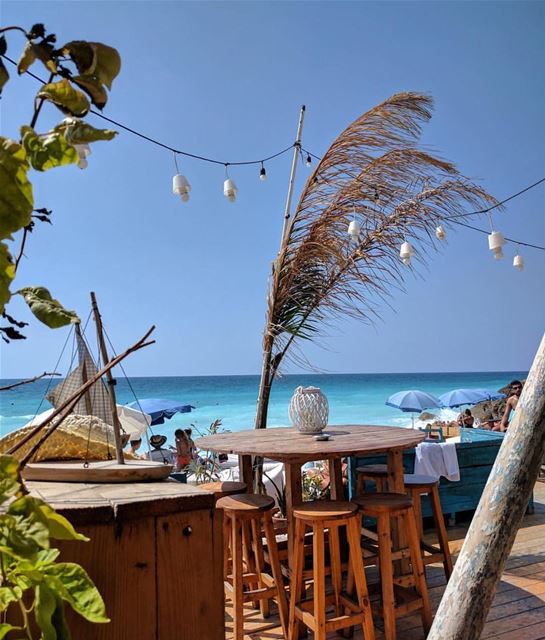 I want my toes in the sand and a cocktail in the hand 🍹 ...📸: @feghals (White Beach)