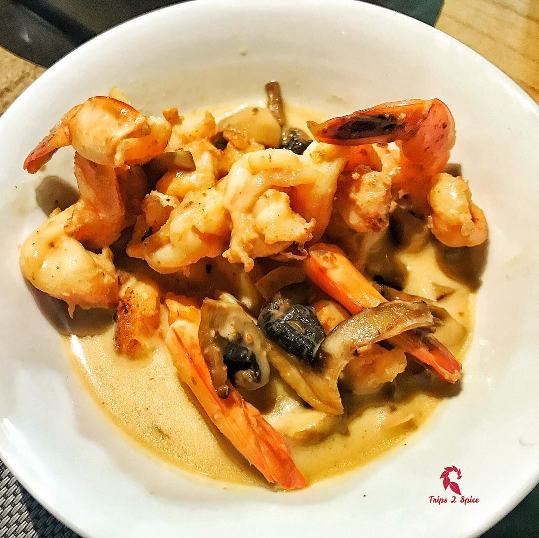 I would never say no for Shrimps dipped in creamy mushroom sauce 😵.------