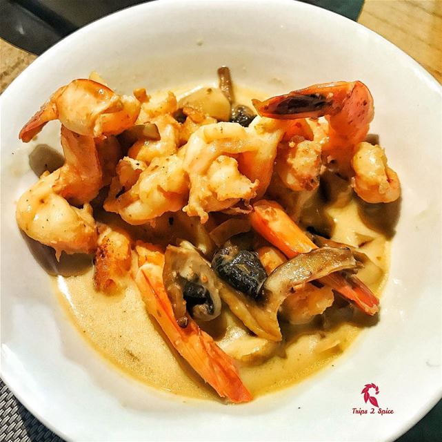 I would never say no for Shrimps dipped in creamy mushroom sauce 😵.------