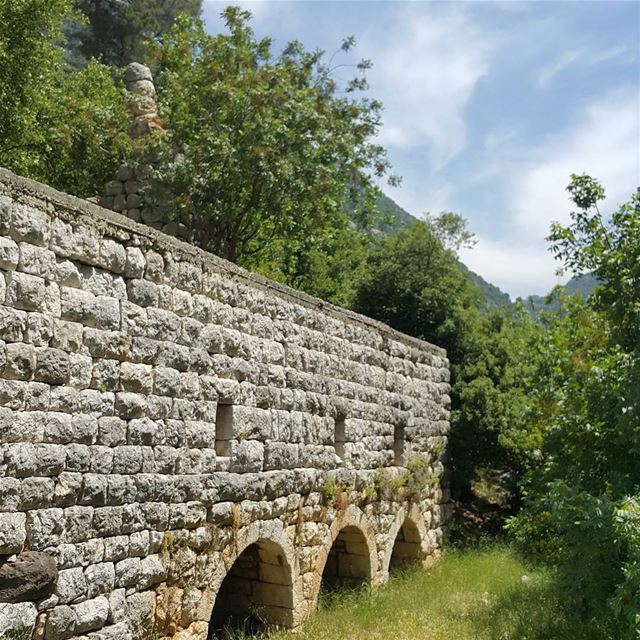 If only stones could talk...  oldlebanesehouses  oldhouses  wadisalib ...