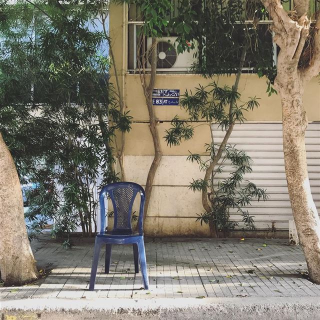 In praise of The Plastic Chair (3) (Beirut, Lebanon)