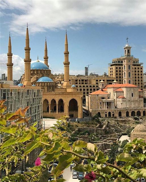 🇱🇧 Islam and Christianity side by side, in peace. This is Beirut ❤By @mi (Downtown Beirut)