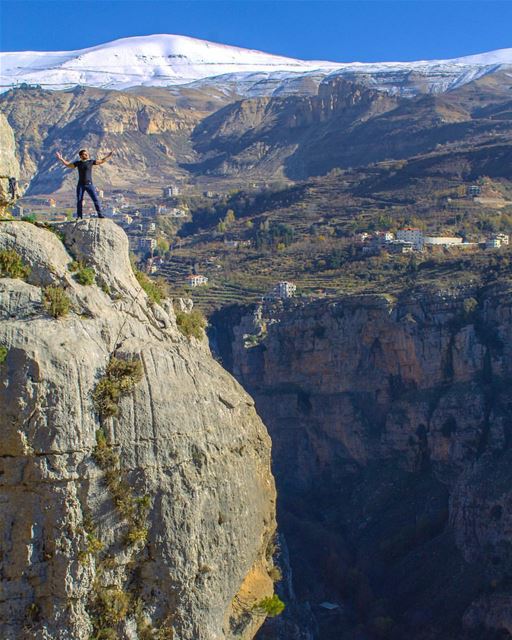 It is better to aim HIGH and miss than to aim LOW and hit 🔝By @abed_bouch (Lebanon)