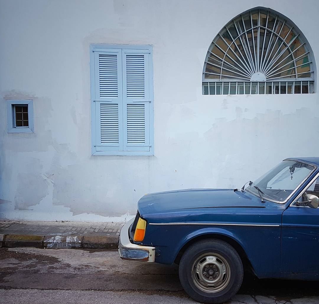 It's odd that an old window's best friend is always a waiting car 💙... (Gemmayze)