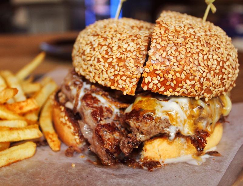 Its a good sign when your burger drools with you 🍔👅 @meatsandbread.lb is...