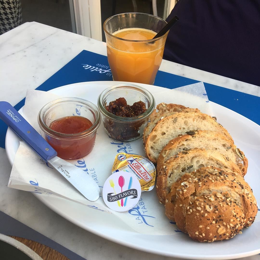Jam & Butter 😍😍 my favorite breakfast 👌👌 @lapetitetablelb  dbayeh ..... (La Petite Table - LB)