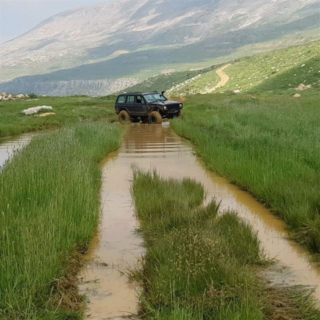  jeep xj falougha friends lebanon nofilter jeepbeef l4l weekend fun...