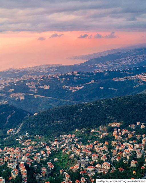 Jounieh’s bay as seen from the mountains⛅️ lebanon mountains city bay... (Baabdâte, Mont-Liban, Lebanon)