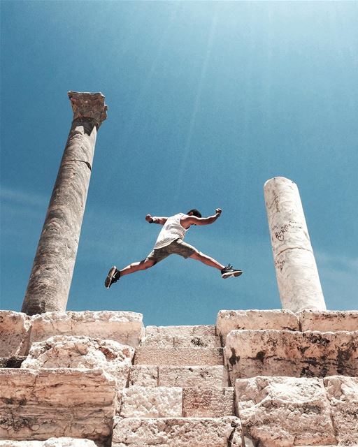 @jubranelias can jump 🏃🏻 Beirut architecture rsa_minimal iamatraveler... (Roman ruins in Tyre)