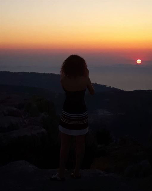 La plus belle des choses ☝🏻🌄 sunset  lebanon  summer  mountains  view ... (Lebanon)