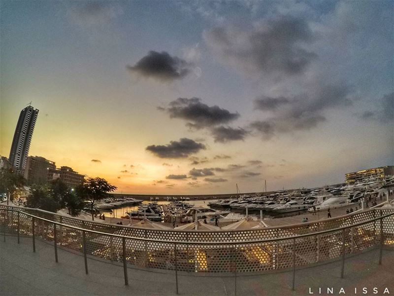 La única manera de vaciarse de amor, es llenándose de silencio... /  The... (Zaitunay Bay)