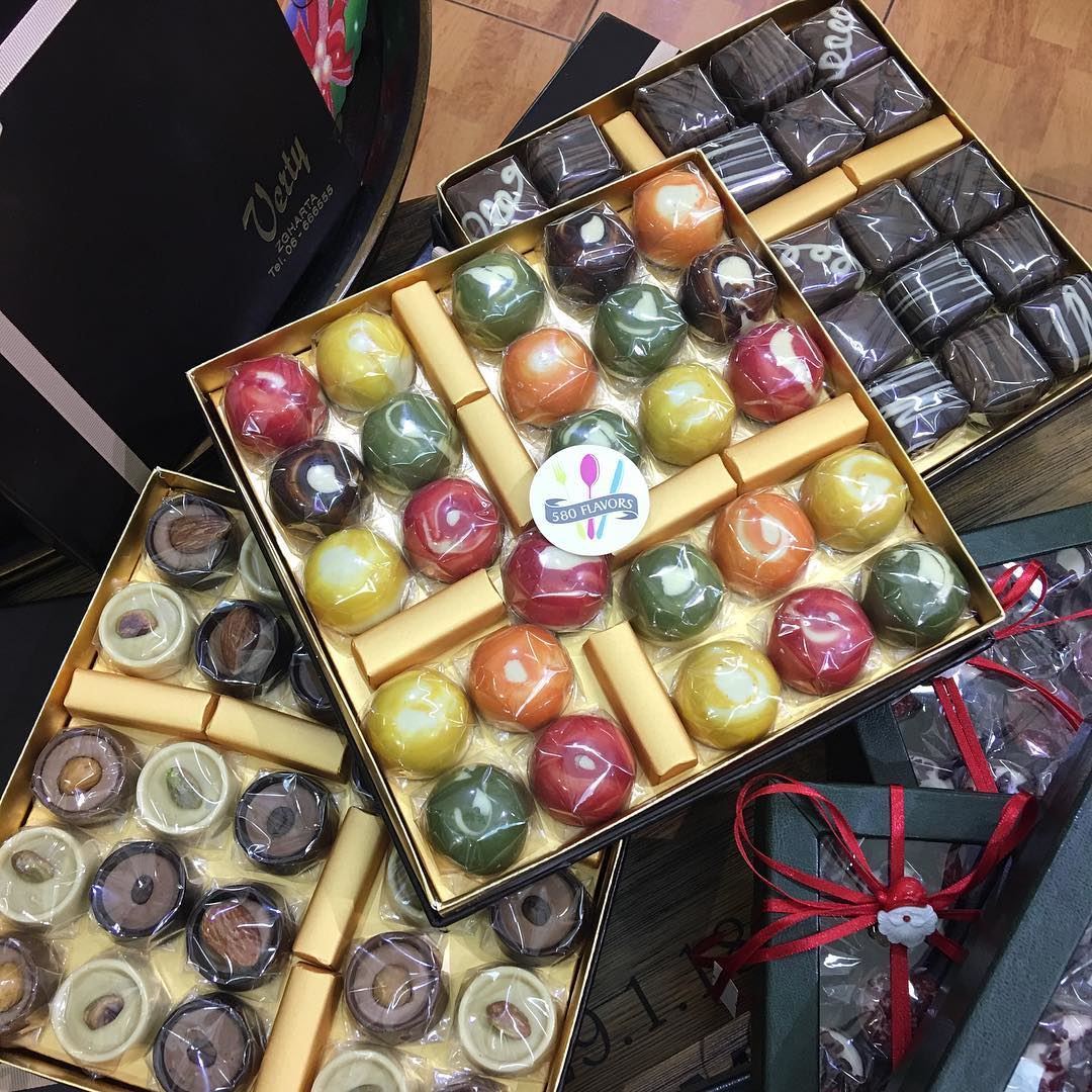 Last minute Christmas shopping 😍😍 @vertychocolatier is always our best... (VERTY)
