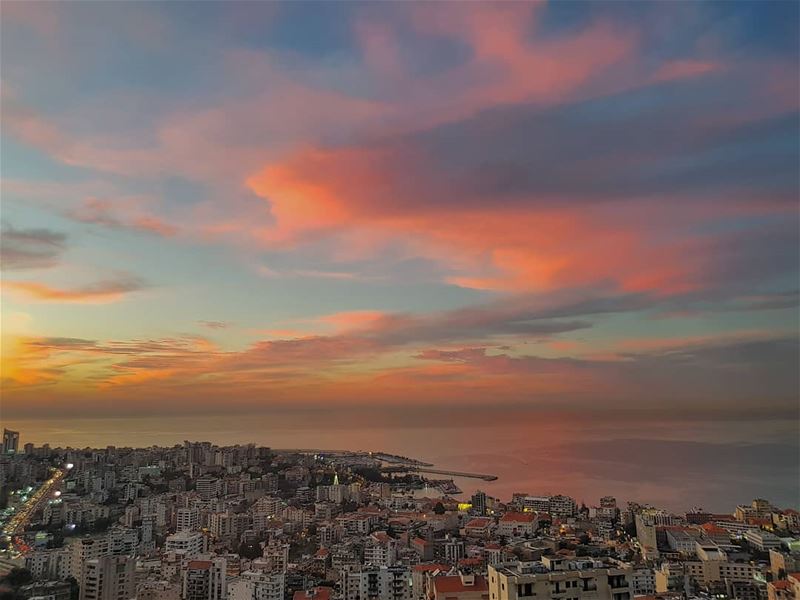 Late, warm and pink sunsets are finally back!• ptk_lebanon ... (Joünié)