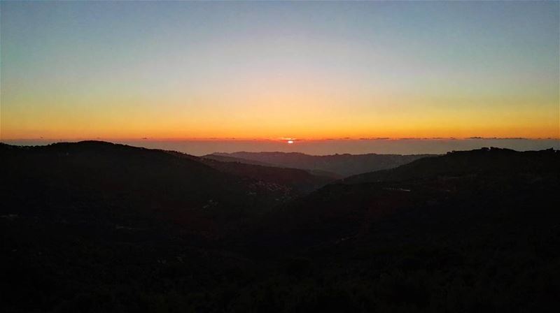  lebanon  lebanese  mountains  mountlebanon  sun  sunset  photography ... (Qarnayel)