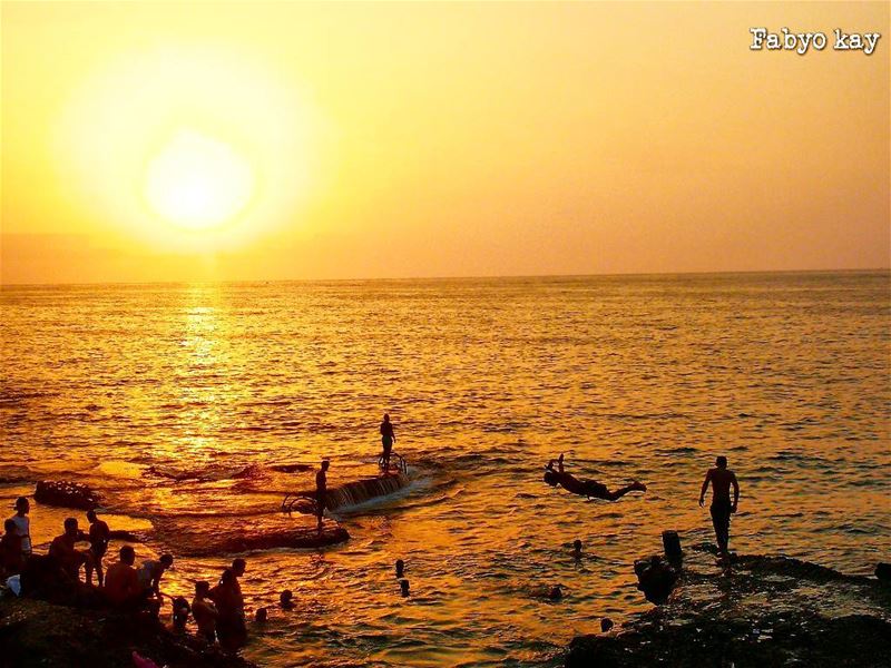  lebanon sunset sunsetporn sun sunset_madness soliel cool style skylovers... (Corniche Ain El Mrayseh)