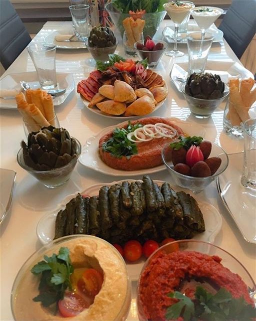 Libanesisk lunch by: @foodbynatt 😍💚🍽 lebanese_in_sweden ...