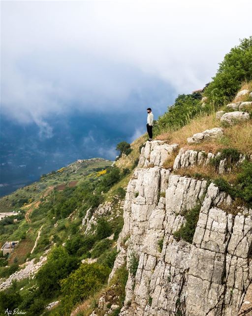 Live life on the edge...... sunset sunsetporn sunsetpics landscape... (Sawfar, Mont-Liban, Lebanon)
